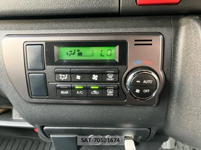 Toyota HIACE VAN 2024-07 8563840-13