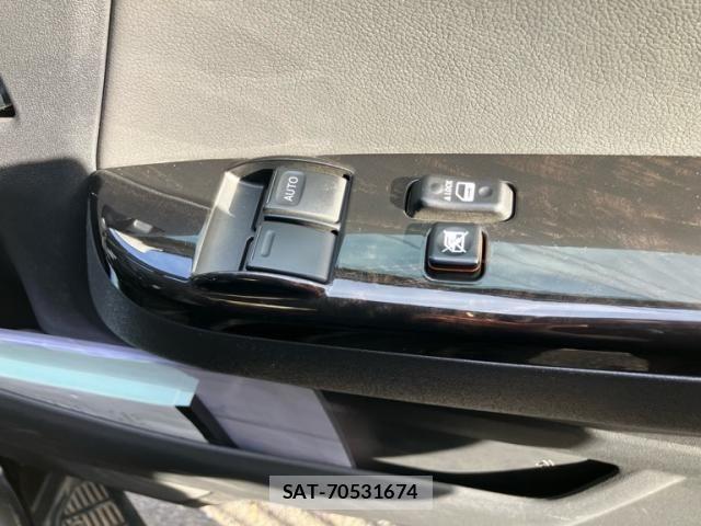Toyota HIACE VAN 2024-07 8563840-5