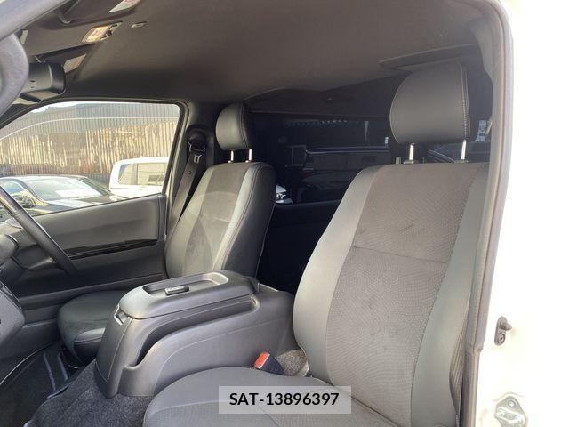 Toyota HIACE VAN 2020-04 8629424-11