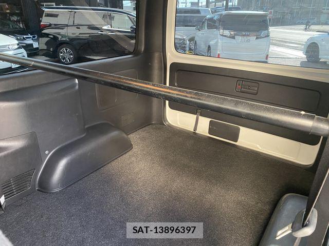 Toyota HIACE VAN 2020-04 8629424-14
