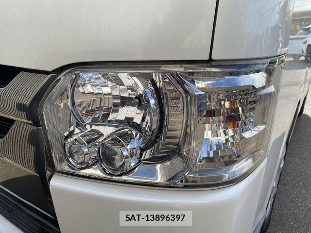 Toyota HIACE VAN 2020-04 8629424-23