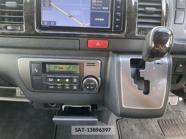 Toyota HIACE VAN 2020-04 8629424-24