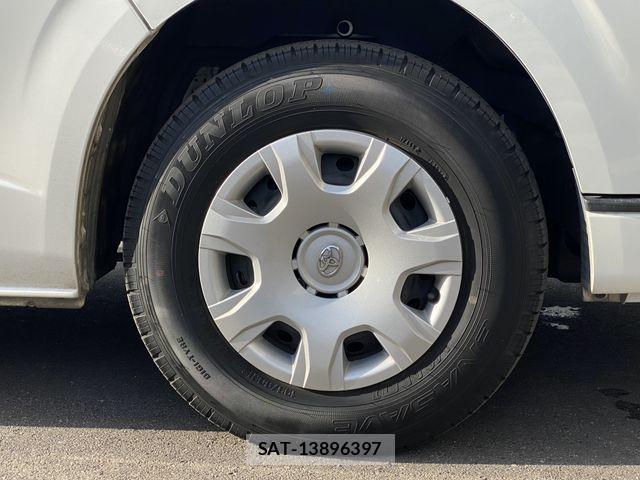 Toyota HIACE VAN 2020-04 8629424-26