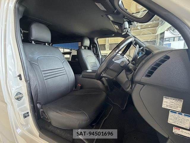 Toyota HIACE VAN 2024-05 8629417-10