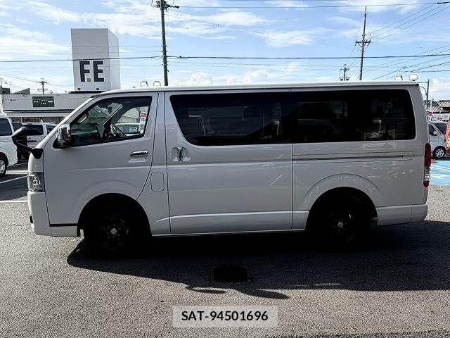 Toyota HIACE VAN 2024-05 8629417-16