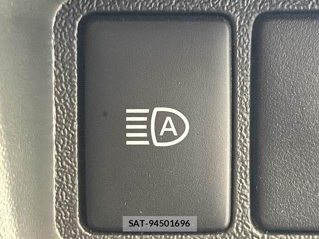 Toyota HIACE VAN 2024-05 8629417-6