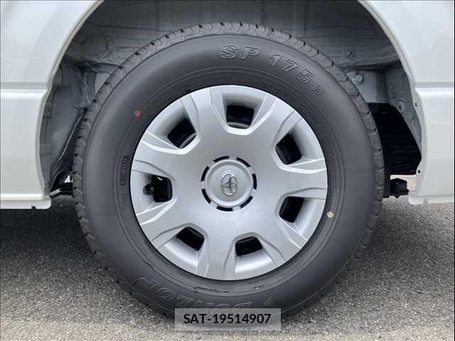 Toyota HIACE VAN 2026-07 8629414-20