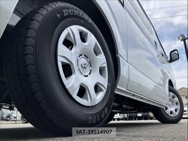 Toyota HIACE VAN 2026-07 8629414-21