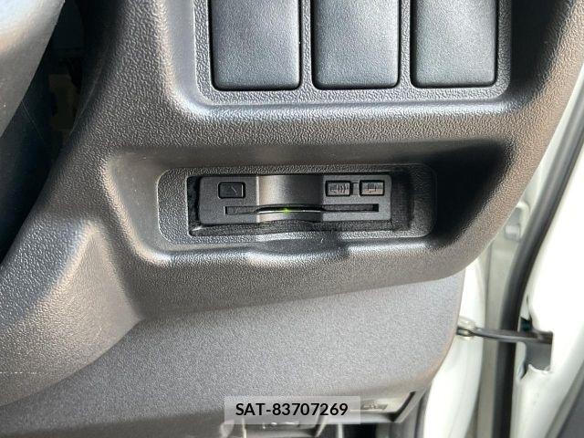 Toyota HIACE VAN 2017-05 8629423-24