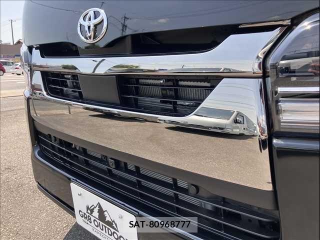 Toyota HIACE VAN 2026-07 8629401-25