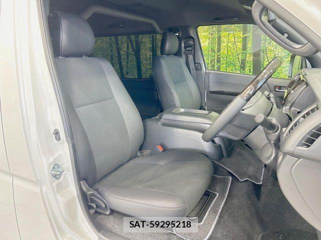 Toyota HIACE VAN 2026-05 8629406-7