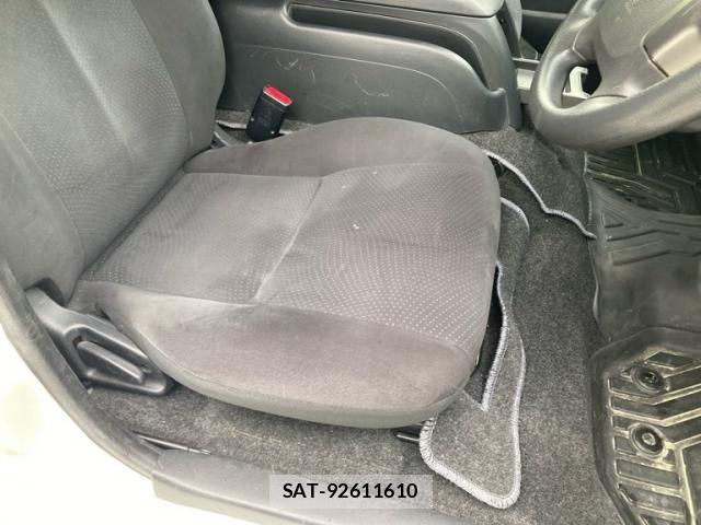 Toyota HIACE VAN 2014-06 8629426-10