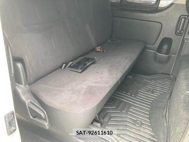 Toyota HIACE VAN 2014-06 8629426-11
