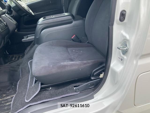 Toyota HIACE VAN 2014-06 8629426-14