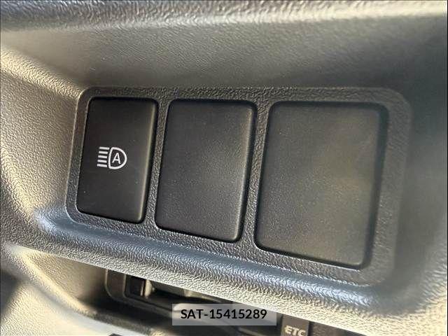 Toyota HIACE VAN 2023-04 8629416-17