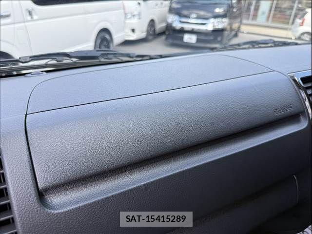 Toyota HIACE VAN 2023-04 8629416-18