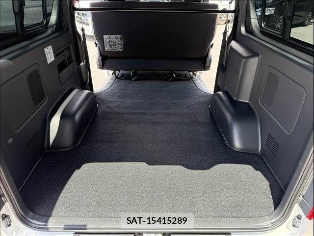 Toyota HIACE VAN 2023-04 8629416-19