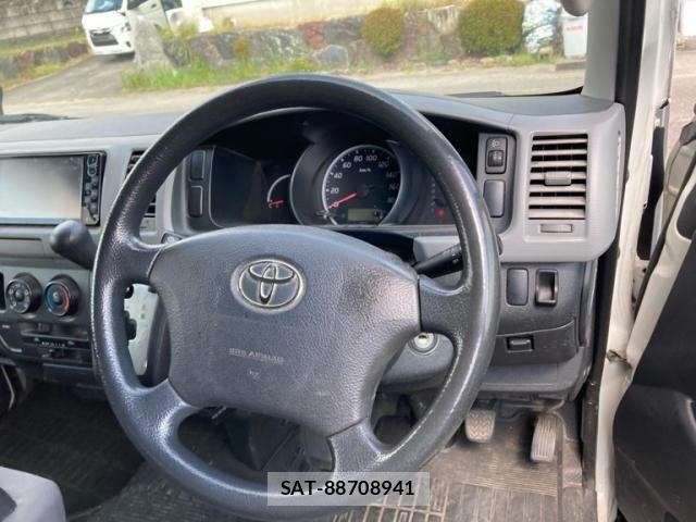 Toyota HIACE VAN 2011-09 8629428-17