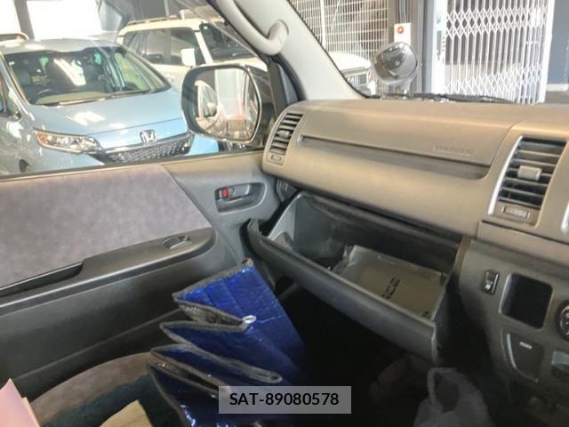 Toyota HIACE VAN 2004-11 8629427-25