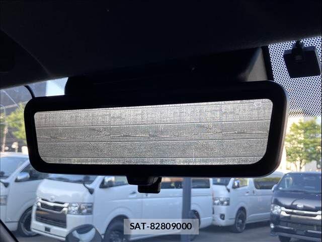 Toyota HIACE VAN 2023-04 8629419-18
