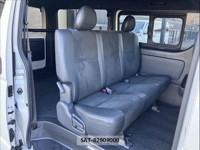 Toyota HIACE VAN 2023-04 8629419-7
