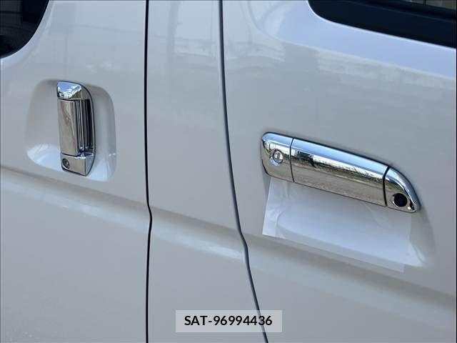 Toyota HIACE VAN 2026-06 8629402-29