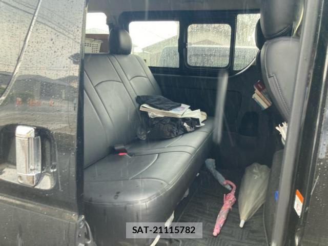 Toyota HIACE VAN 2022-09 8629421-17