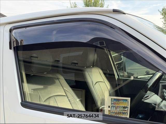Toyota HIACE VAN 2023-02 8662028-29