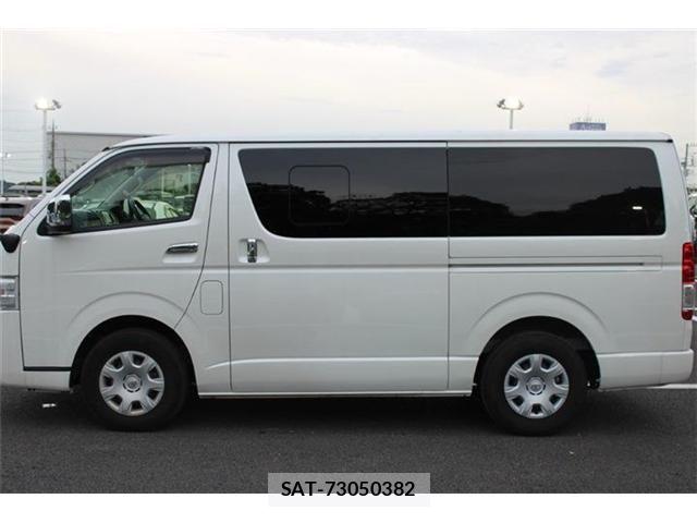 Toyota HIACE VAN 2025-03 8662035-12