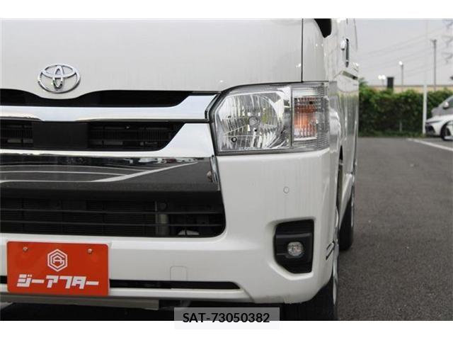 Toyota HIACE VAN 2025-03 8662035-17
