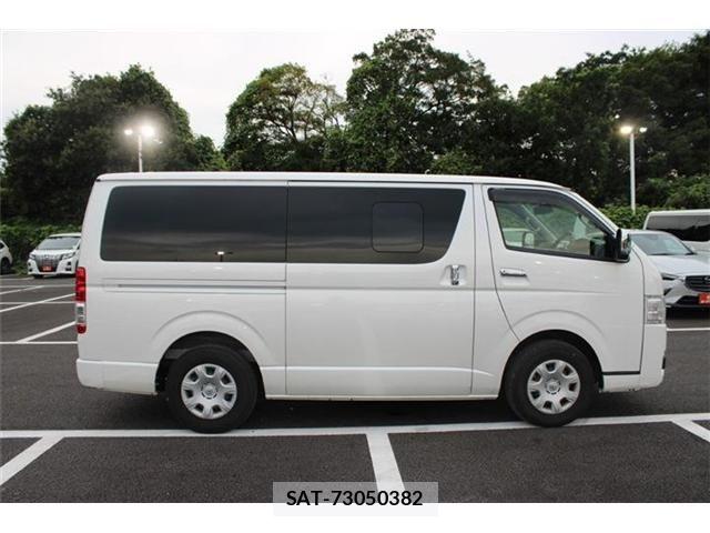 Toyota HIACE VAN 2025-03 8662035-8