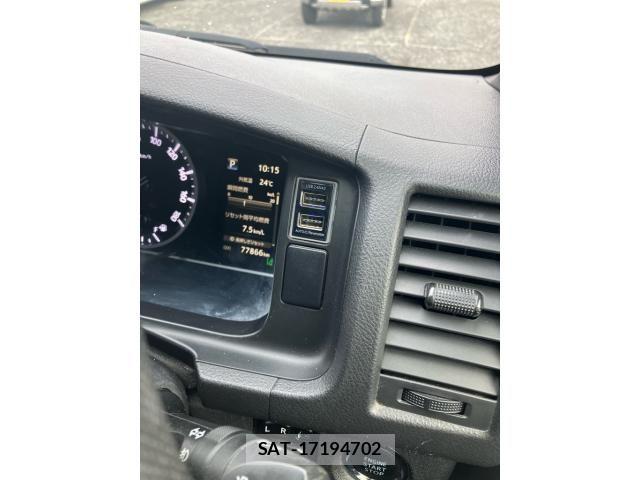 Toyota HIACE VAN 2020-06 8662040-23