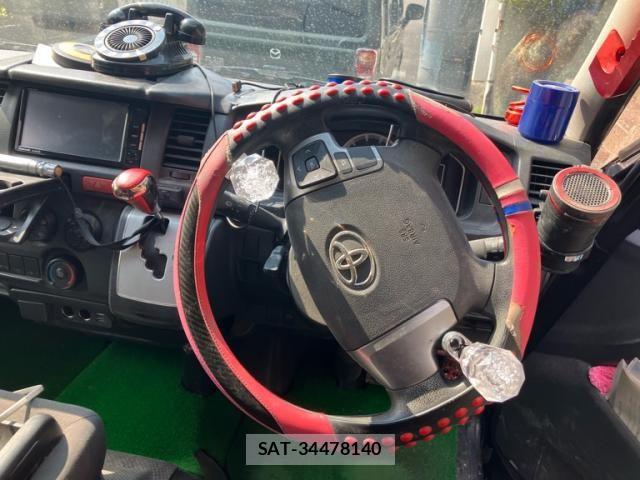 Toyota HIACE VAN 2021-02 8667054-16