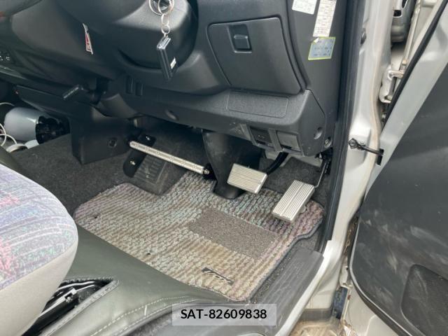 Toyota HIACE VAN 2007-08 8667057-17