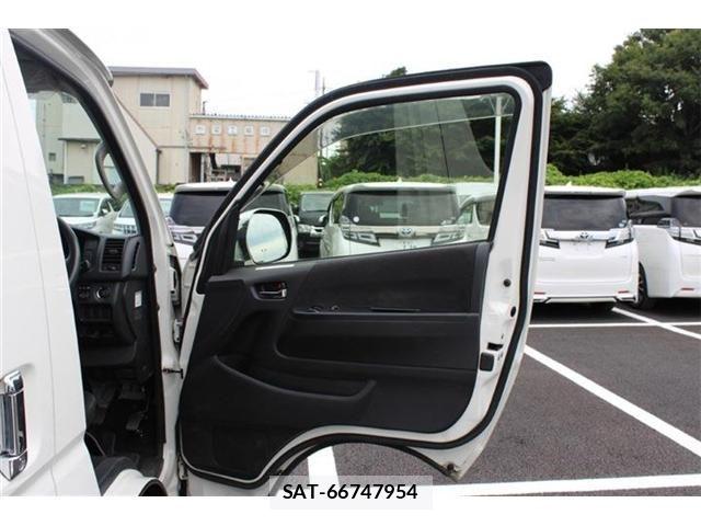 Toyota HIACE VAN 2017-06 8662053-29