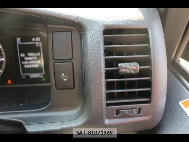 Toyota HIACE VAN 2023-02 8667048-9