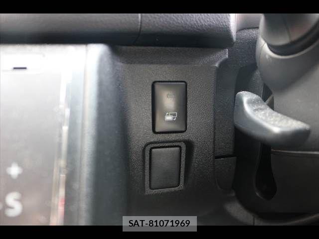 Toyota HIACE VAN 2023-02 8667048-14