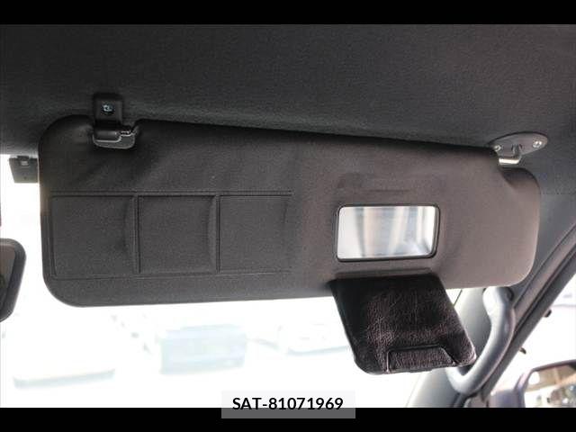 Toyota HIACE VAN 2023-02 8667048-19