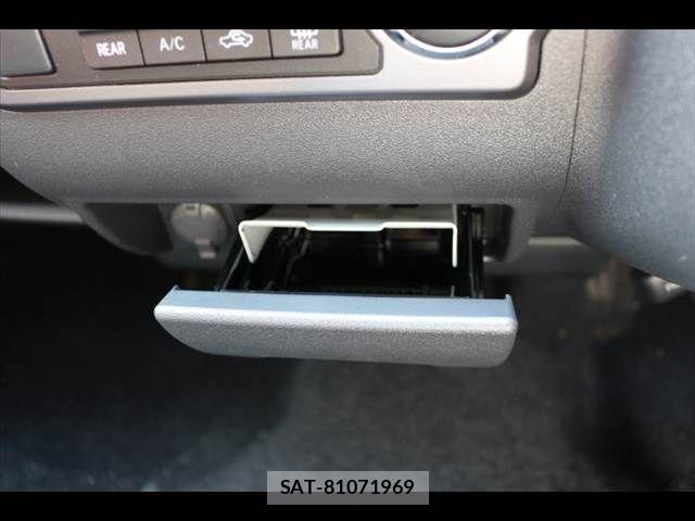 Toyota HIACE VAN 2023-02 8667048-28