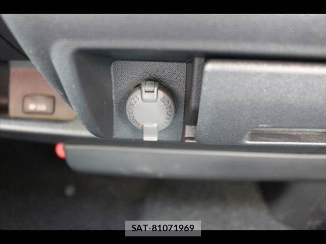 Toyota HIACE VAN 2023-02 8667048-29
