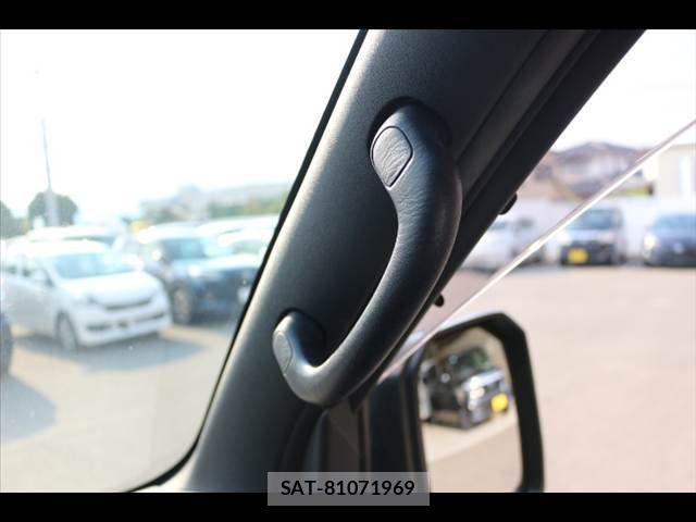 Toyota HIACE VAN 2023-02 8667048-4