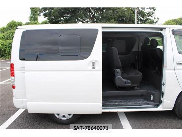 Toyota HIACE VAN 2022-09 8667050-27