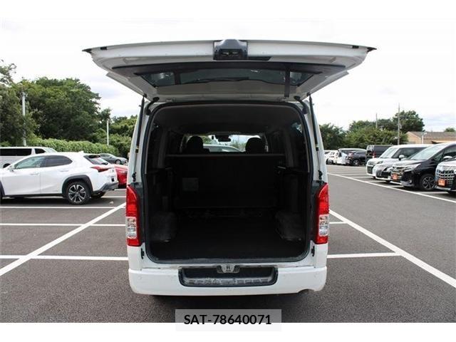Toyota HIACE VAN 2022-09 8667050-28
