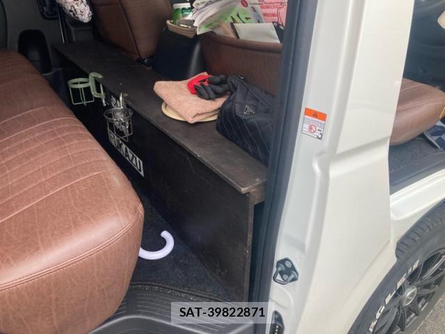 Toyota HIACE VAN 2023-03 8662037-10