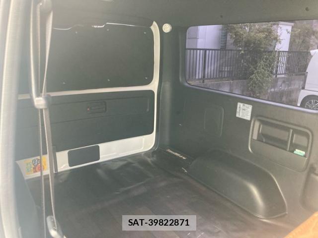 Toyota HIACE VAN 2023-03 8662037-11