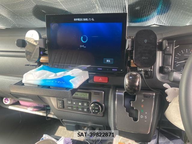 Toyota HIACE VAN 2023-03 8662037-12