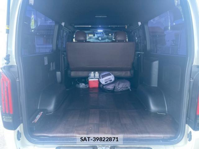 Toyota HIACE VAN 2023-03 8662037-17