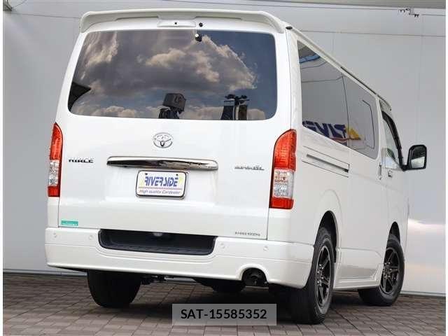 Toyota HIACE VAN 2020-11 8662031-23