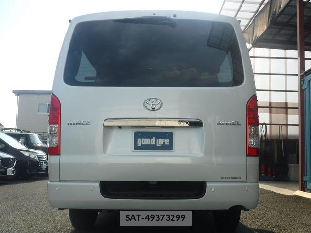 Toyota HIACE VAN 2026-08 8662030-4
