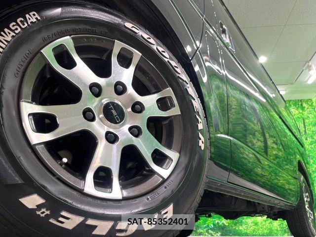Toyota HIACE VAN 2014-09 8667053-12